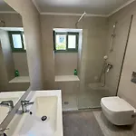 Alexander House 2 *