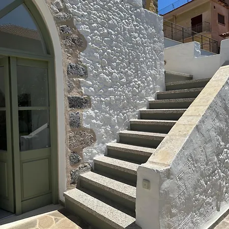 Alexander House 2 *
