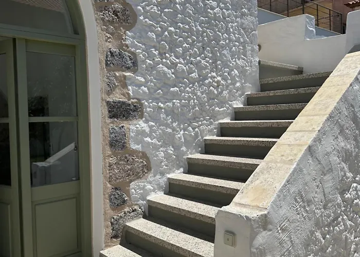 Alexander House 2 *