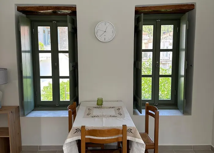 Alexander House * Leonídion