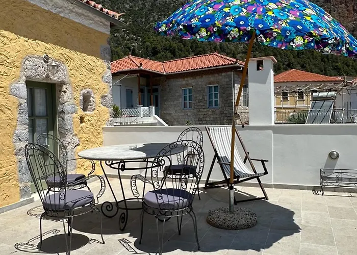 Alexander House * Leonídion